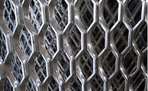 铝板网的性能特点及生产工艺有哪些？